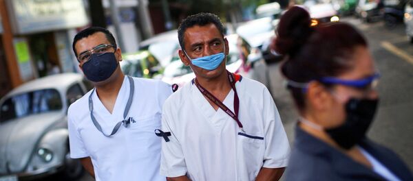 Personal sanitario en las calles de Ciudad de México, México - Sputnik Mundo