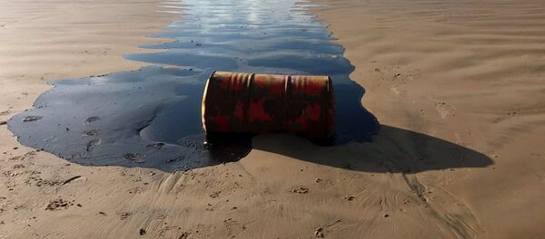Un barril de petróleo (imagen referencial) - Sputnik Mundo