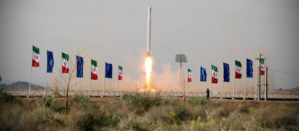 Lanzamiento del satélite militar iraní Noor Lanzamiento del satélite militar iraní Noor - Sputnik Mundo
