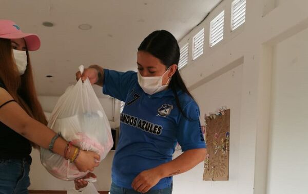 Entrega de alimentos en la localidad de Chapinero, Bogotá - Sputnik Mundo