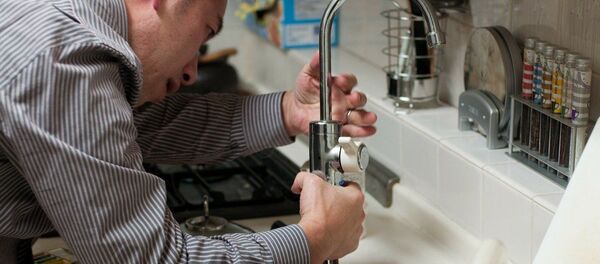 Plomero - Sputnik Mundo