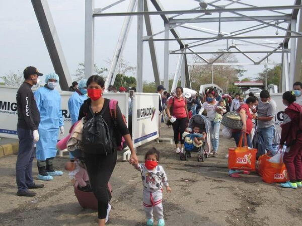 El éxodo al revés de los venezolanos que vuelven a casa ante la pandemia - Sputnik Mundo