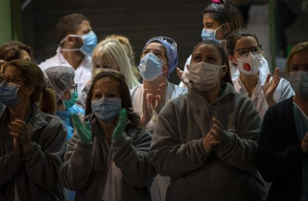 Trabajadores sanitarios Barcelona-España - Sputnik Mundo
