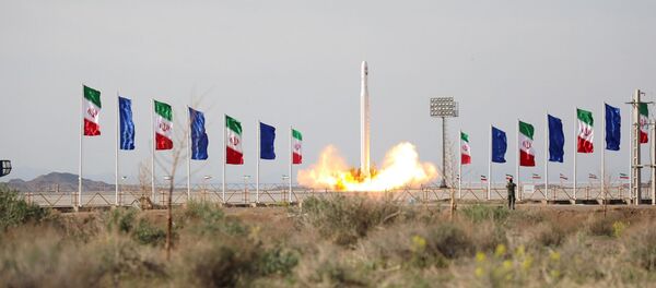 Lanzamiento del satélite militar iraní Lanzamiento del satélite militar iraní - Sputnik Mundo