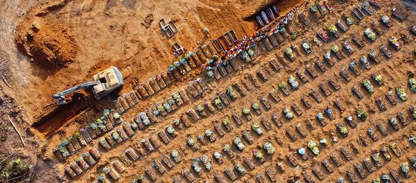 Fosas comunes en Manaos - Sputnik Mundo