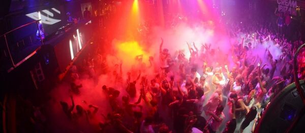 Interior de la discoteca Amnesia de Ibiza (España) Interior de la discoteca Amnesia de Ibiza (España) - Sputnik Mundo