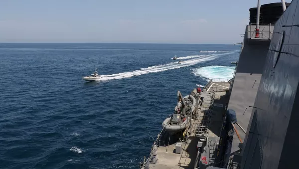 El acercamiento de barcos iraníes a buques estadounidenses