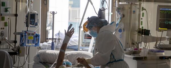 Paciente con coronavirus en el hospital Ramon y Cajal de Madrid (España) Paciente con coronavirus en el hospital Ramon y Cajal de Madrid (España) - Sputnik Mundo