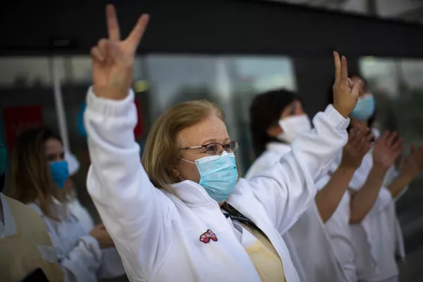 Coronavirus en España: la tendencia a la baja de fallecidos, esperanza de que lo peor ya pasó Coronavirus en España: la tendencia a la baja de fallecidos, esperanza de que lo peor ya pasó - Sputnik Mundo