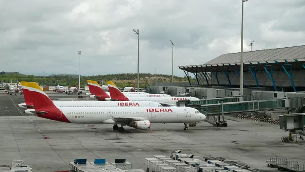 Aviones aparcados en el aeropuerto de Madrid-Barajas Adolfo Suárez  - Sputnik Mundo
