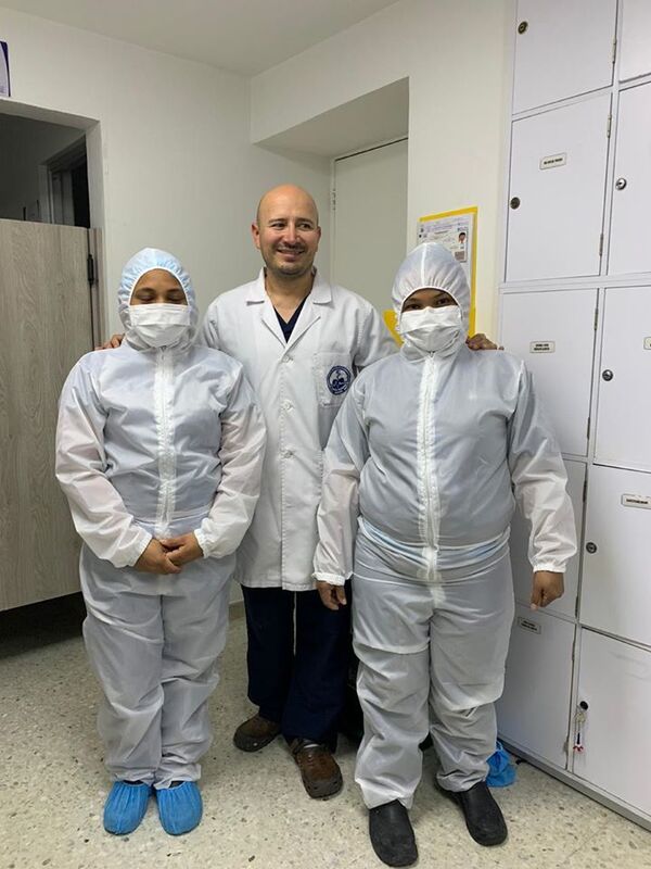 El ingenio colombiano que protege a los héroes olvidados de la pandemia y es clave - Sputnik Mundo