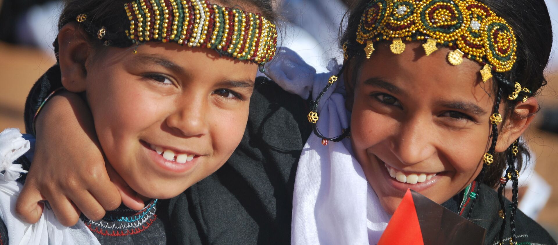 Dos niñas saharauis en un campamento de Argelia.  - Sputnik Mundo, 1920, 29.04.2020