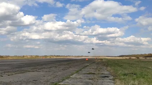 Cazas y bombarderos rusos cruzan el cielo sobre el mar Báltico
Cazas y bombarderos rusos cruzan el cielo sobre el mar Báltico
- Sputnik Mundo
