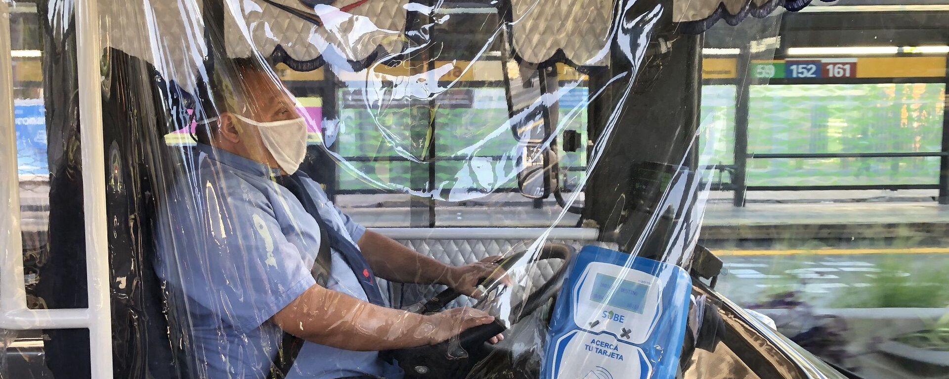 Conductor de autobús en Buenos Aires, Argentina - Sputnik Mundo, 1920, 31.05.2021