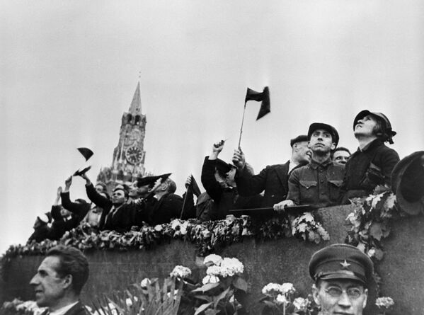 Paz, trabajo y demostraciones: el Primero de Mayo en la URSS - Sputnik Mundo