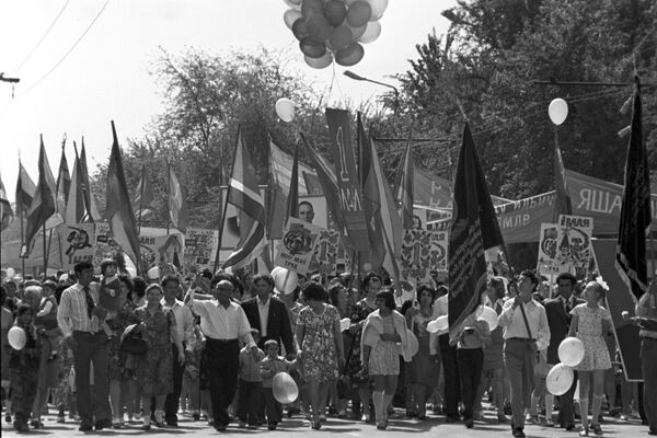 Paz, trabajo y demostraciones: el Primero de Mayo en la URSS - Sputnik Mundo