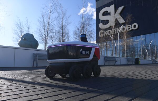 Así es el robot creado en Rusia para hacer entregas | Vídeo - Sputnik Mundo