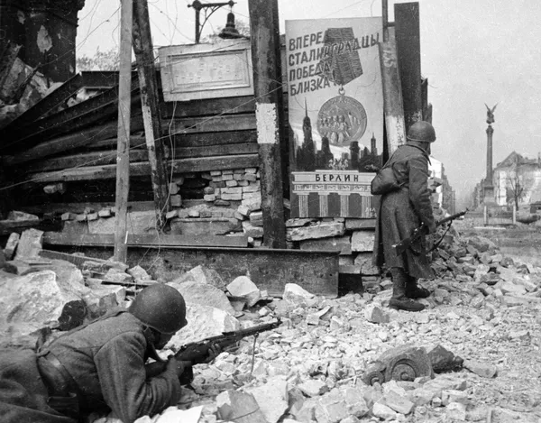 Las instantáneas históricas de la Batalla de Berlín - Sputnik Mundo