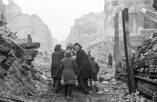 Las instantáneas históricas de la Batalla de Berlín - Sputnik Mundo