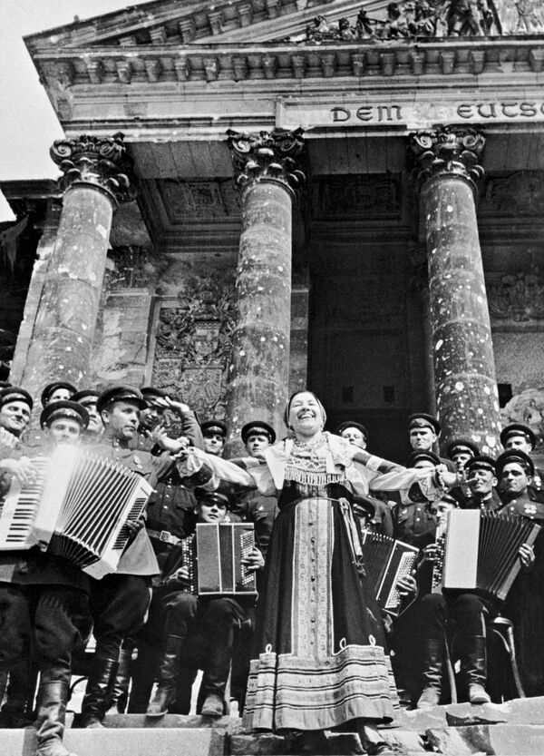 Las instantáneas históricas de la Batalla de Berlín Las instantáneas históricas de la Batalla de Berlín - Sputnik Mundo