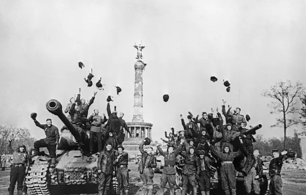 Las instantáneas históricas de la Batalla de Berlín - Sputnik Mundo