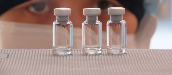 Una científica experimenta sobre una vacuna para el coronavirus - Sputnik Mundo