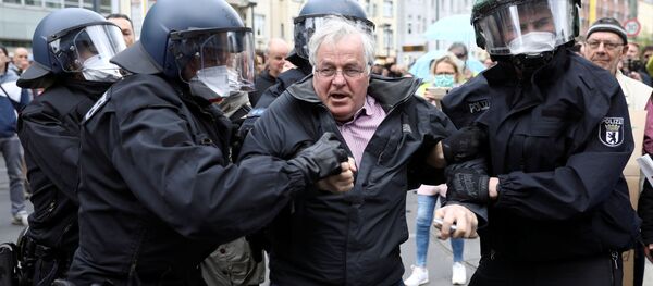 Protesta en Berlín contra las restricciones por el coronavirus, archivo - Sputnik Mundo