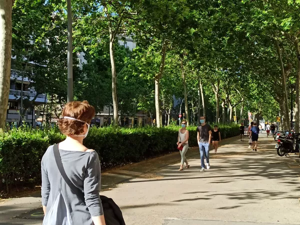 Tras 49 días de confinamiento, los españoles vuelven a disfrutar al aire libre Tras 49 días de confinamiento, los españoles vuelven a disfrutar al aire libre - Sputnik Mundo