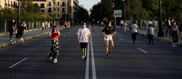 Desescalada de las restricciones impuestas por la pandemia del COVID-19 en España Desescalada de las restricciones impuestas por la pandemia del COVID-19 en España - Sputnik Mundo