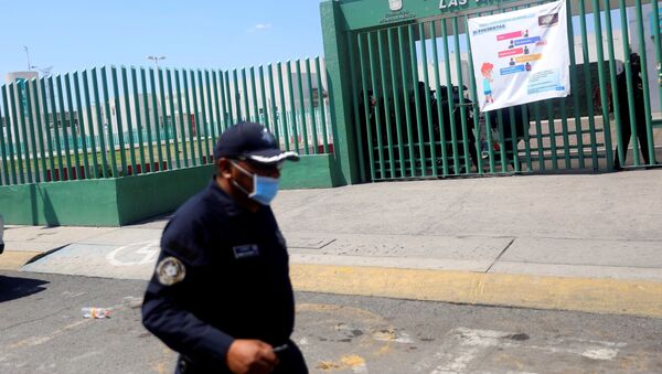 Un policía en México (imagen referencial) - Sputnik Mundo