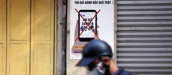 Un cartel advierte contra la desinformación acerca del coronavirus en Vietnam - Sputnik Mundo