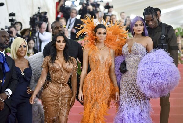 Imaginación sin límites: los extravagantes trajes de la Gala del Met en Nueva York - Sputnik Mundo