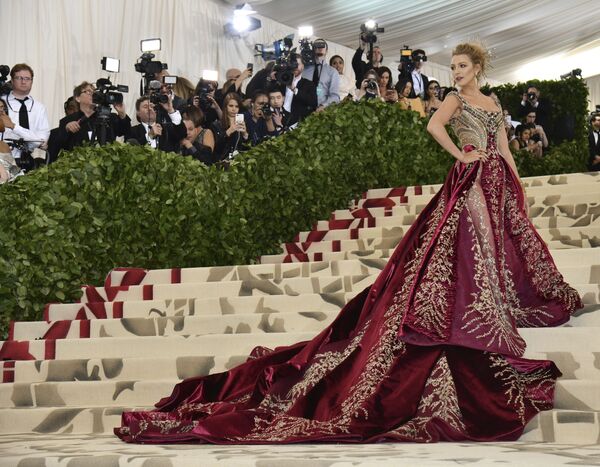 Imaginación sin límites: los extravagantes trajes de la Gala del Met en Nueva York - Sputnik Mundo