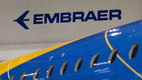 Logo de la empresa aeronáutica brasileña Embraer - Sputnik Mundo