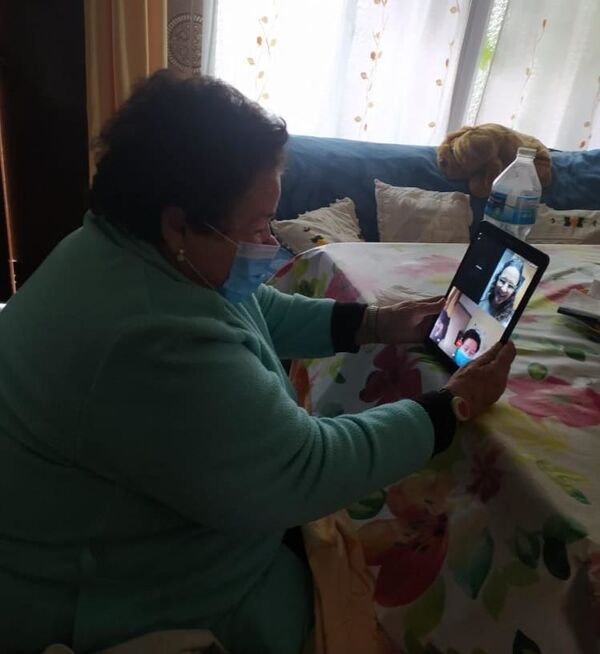 Voluntariado de videollamadas, la tabla de salvación contra la soledad de nuestros mayores en Sevilla - Sputnik Mundo