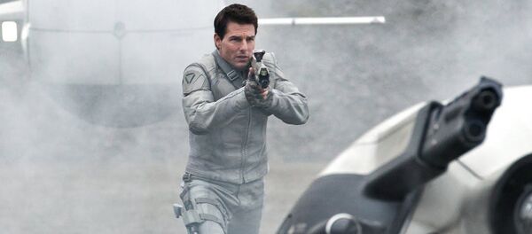 Tom Cruise en la película 'Oblivion' - Sputnik Mundo