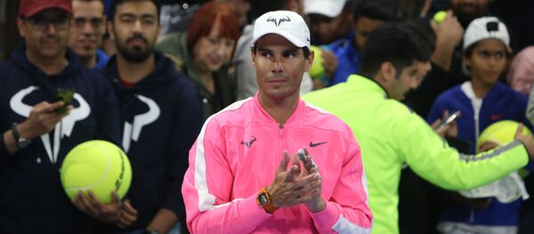 Rafa Nadal durante la inauguración de su academia de tenis en Kuwait - Sputnik Mundo
