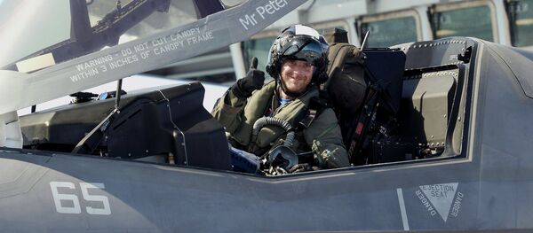 Un piloto militar, foto de archivo - Sputnik Mundo