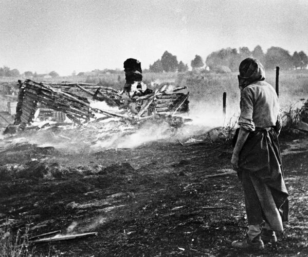 Tragedia y heroísmo del pueblo de la URSS en las imágenes de la Segunda Guerra Mundial - Sputnik Mundo