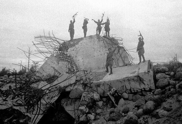 Tragedia y heroísmo del pueblo de la URSS en las imágenes de la Segunda Guerra Mundial - Sputnik Mundo
