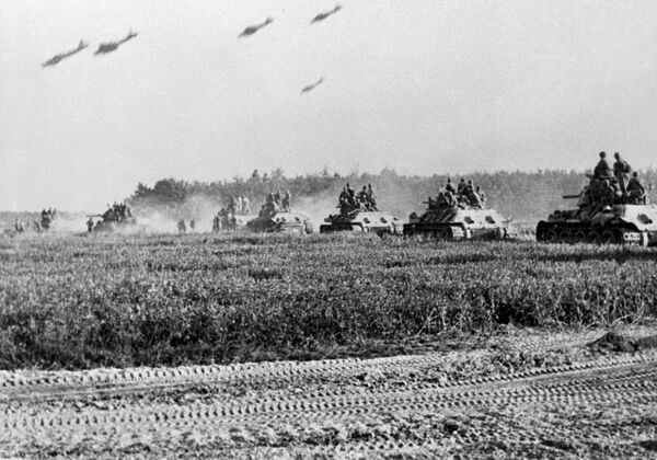 Tragedia y heroísmo del pueblo de la URSS en las imágenes de la Segunda Guerra Mundial - Sputnik Mundo