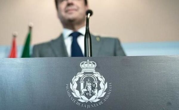 El PP maquilla la simbología andaluza con aires monárquicos | Fotos - Sputnik Mundo