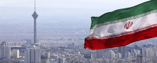 La bandera de Irán en la ciudad de Teherán - Sputnik Mundo