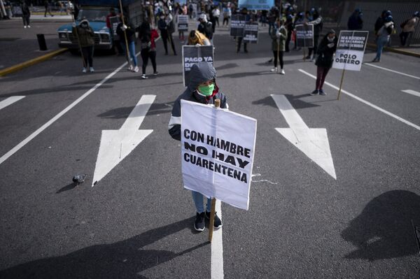 El Obelisco de Buenos Aires en su primera protesta con distancia social enfurece a internet - Sputnik Mundo