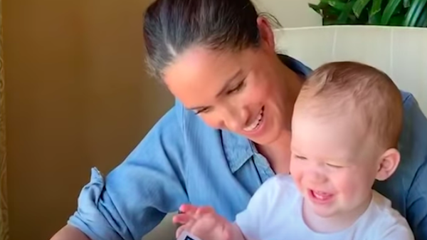 Meghan Markle y su hijo, Archie Meghan Markle y su hijo, Archie - Sputnik Mundo