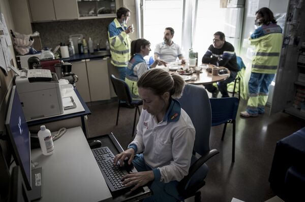 Hemos entrado en otra era: los servicios de emergencia españoles encaran la 'nueva normalidad' - Sputnik Mundo