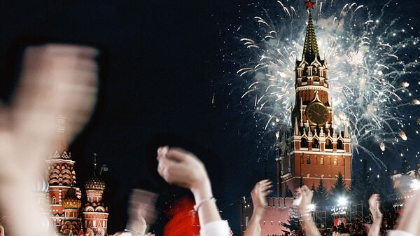 Fuegos artificiales en la Plaza Roja - Sputnik Mundo