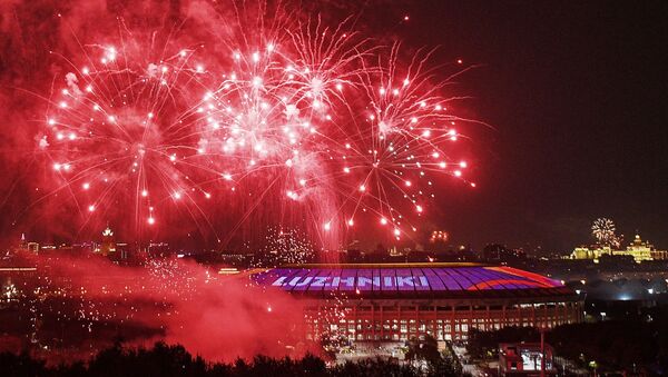 Los juegos artificiales por el Día de la Victoria en Moscú - Sputnik Mundo