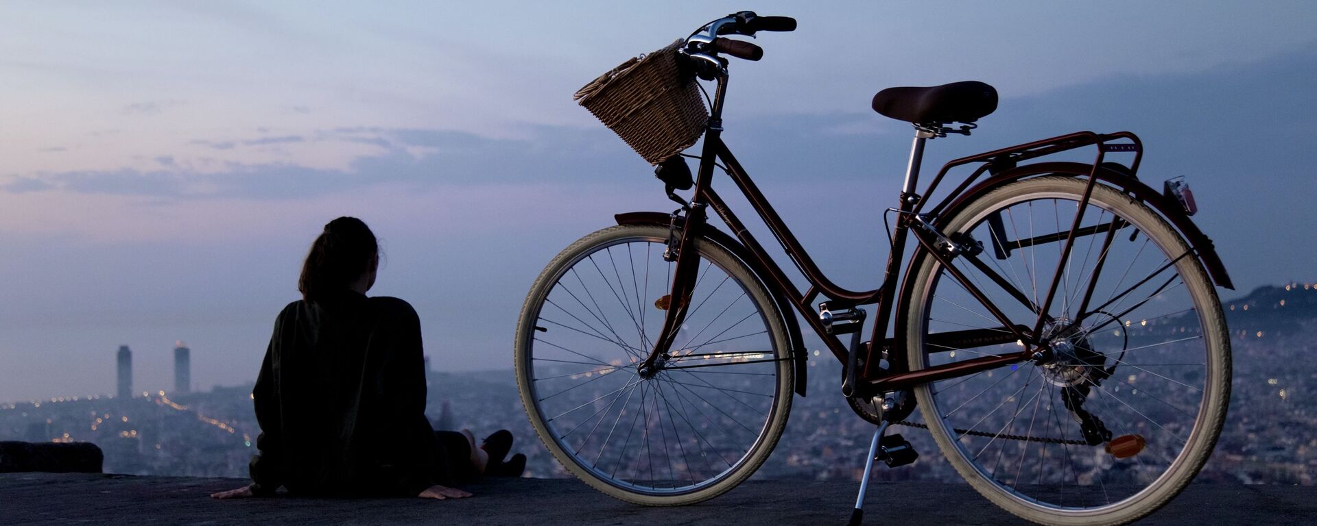 Una chica con bicicleta (imagen referencial) - Sputnik Mundo, 1920, 11.05.2020