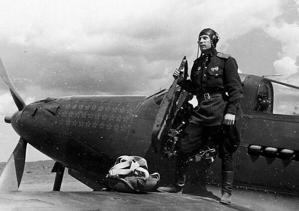 El coronel, comandante de la 9 división aérea de la guardia y legendario piloto Aleksandr Pokrishkin. El coronel, comandante de la 9 división aérea de la guardia y legendario piloto Aleksandr Pokrishkin. - Sputnik Mundo